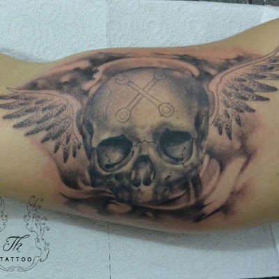 Tatuaj craniu cu aripi pentru un mecanic de avioane:).tatuaje bucuresti, tatuaje, tatuaj mana, tattoo